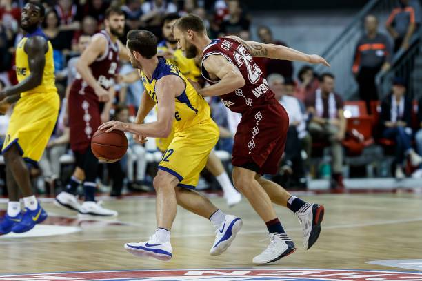 的中场中枢 的中场中枢