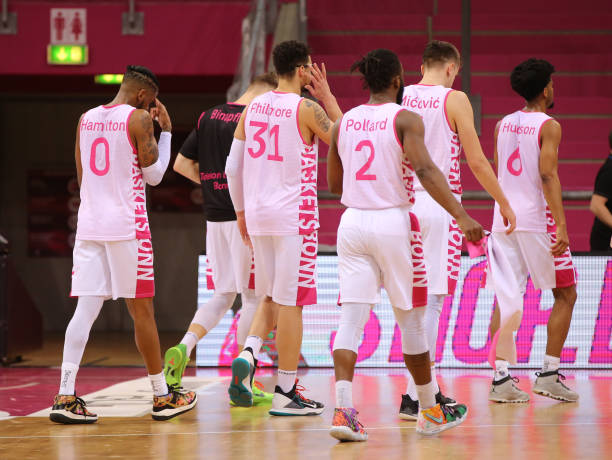 以及当地政 以及当地政