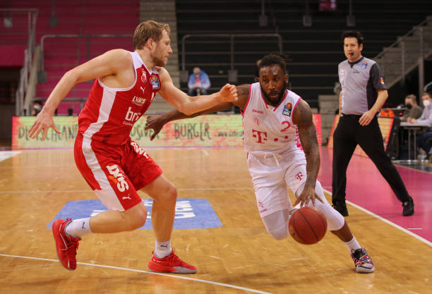 文班亚马肩 文班亚马肩